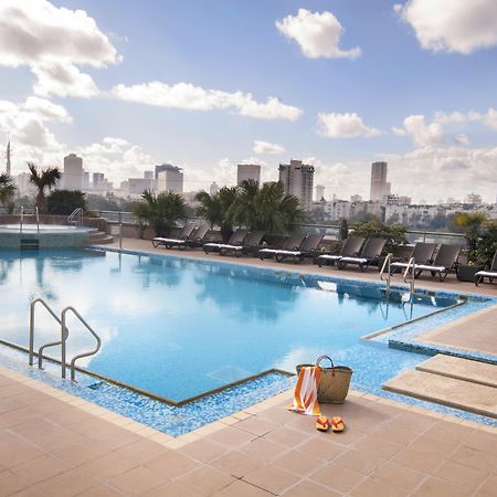Leonardo City Tower Hotel Tel Aviv Giv'atayim Exteriér fotografie The swimming pool at the hotel