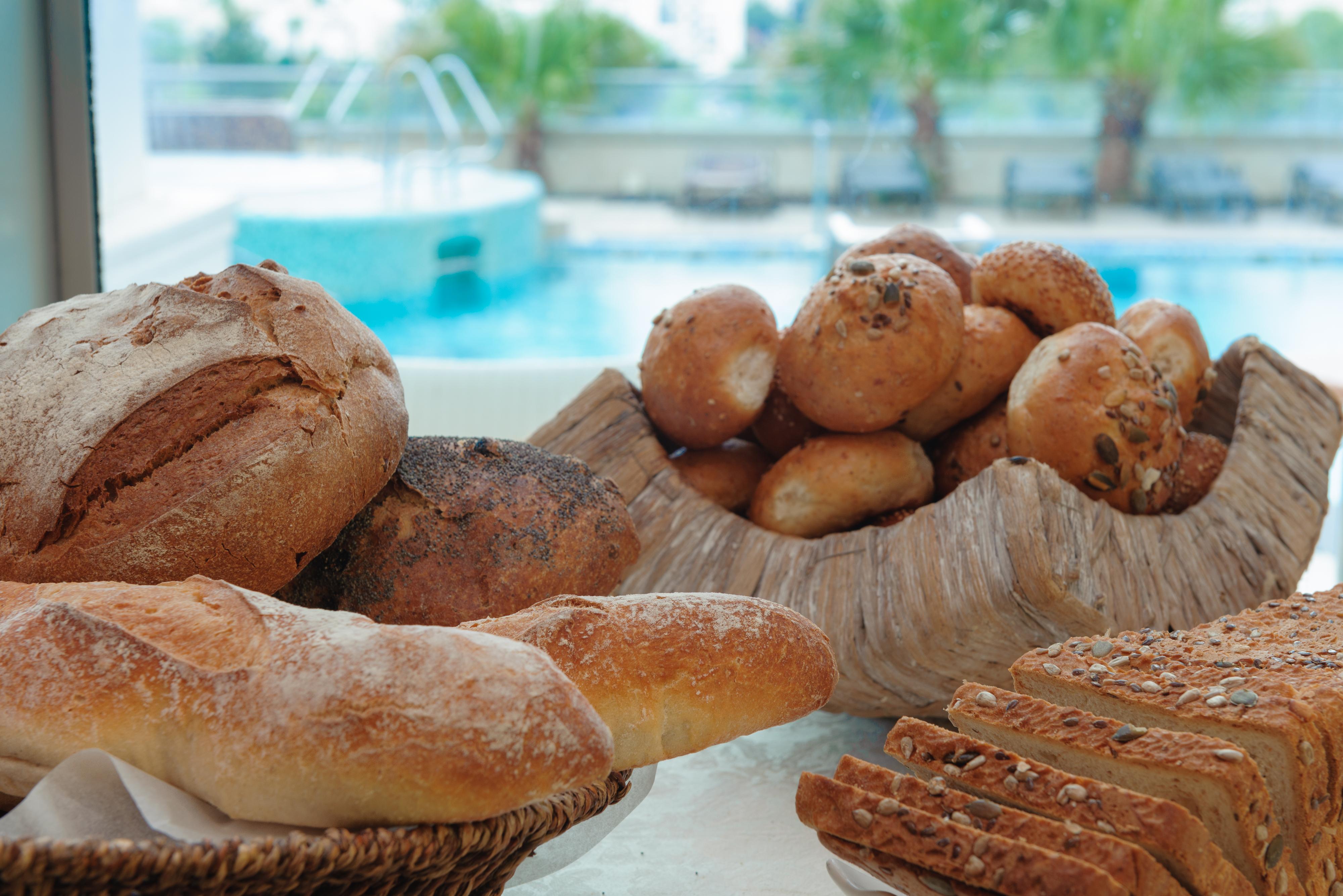 Leonardo City Tower Hotel Tel Aviv Giv'atayim Exteriér fotografie Bread