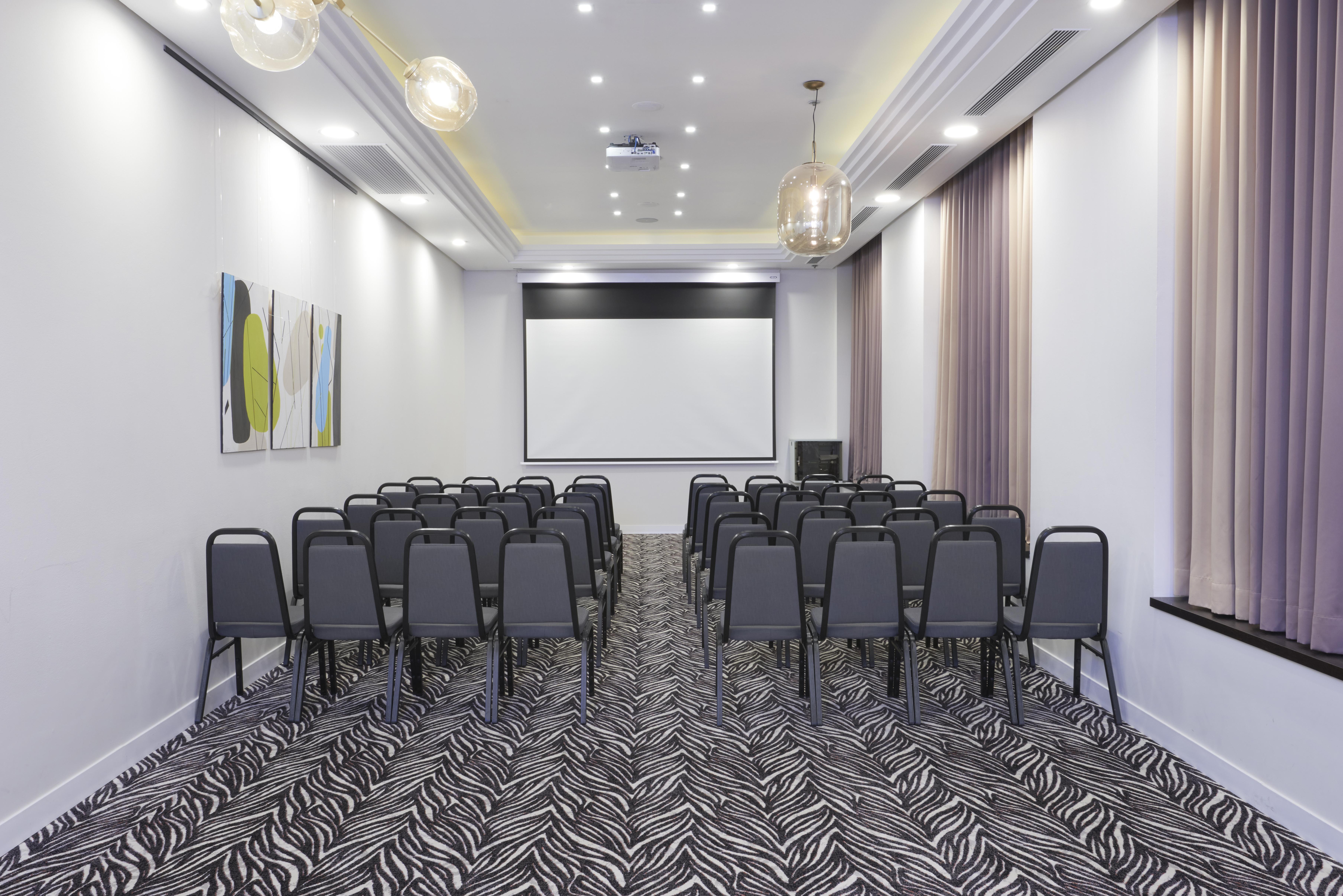 Leonardo City Tower Hotel Tel Aviv Giv'atayim Exteriér fotografie Meeting room