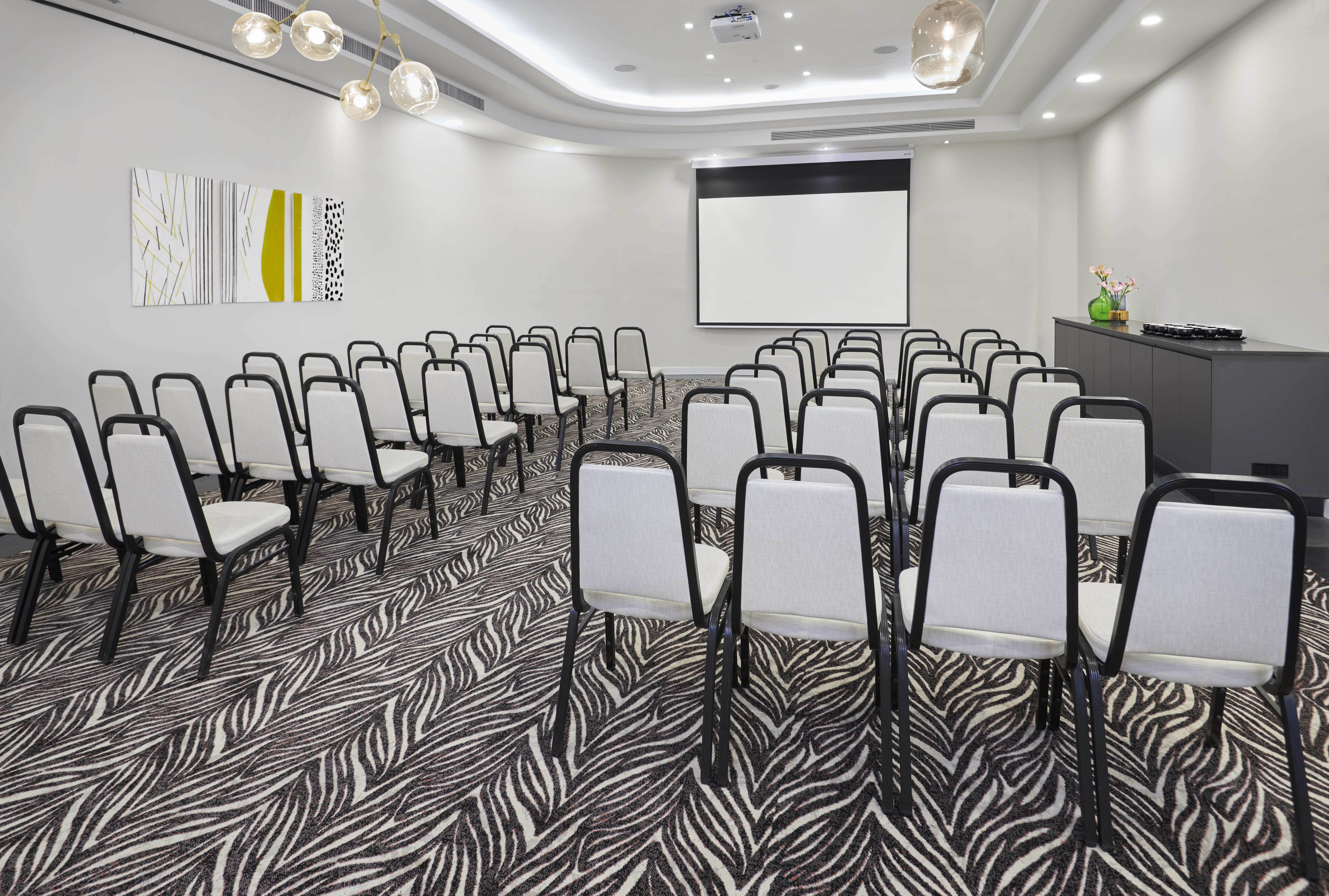 Leonardo City Tower Hotel Tel Aviv Giv'atayim Exteriér fotografie Meeting room