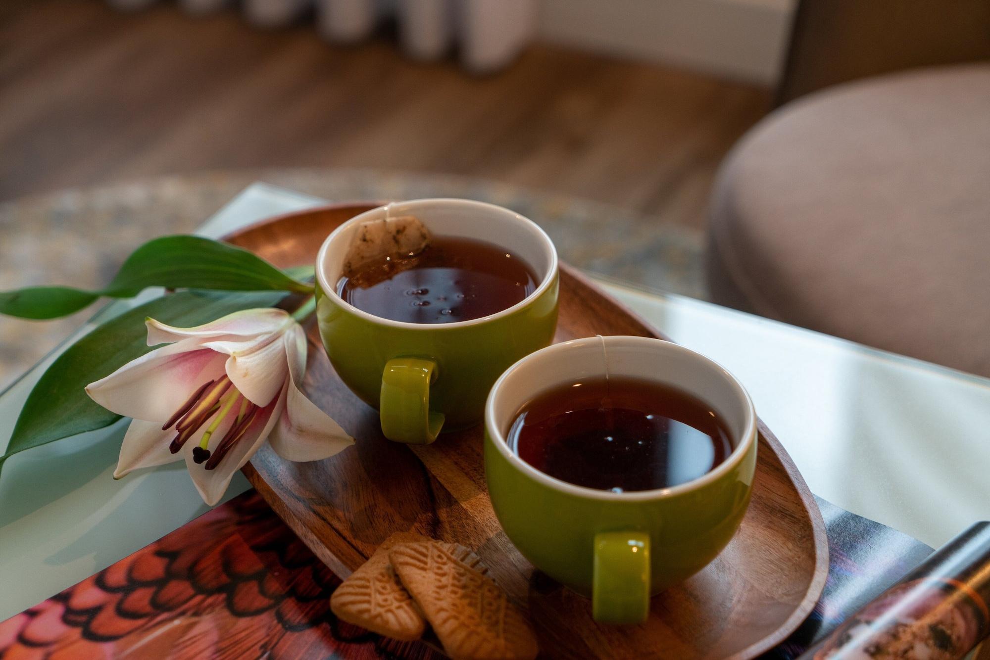 Leonardo City Tower Hotel Tel Aviv Giv'atayim Exteriér fotografie Two cups of tea