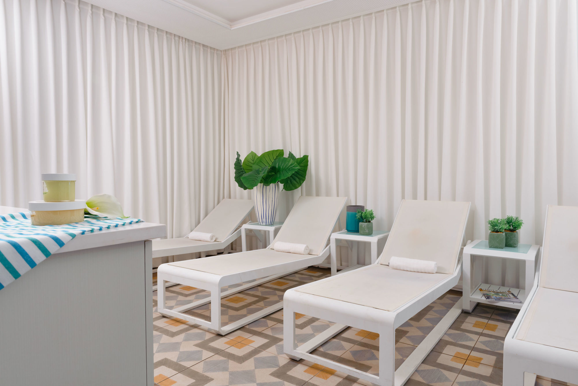 Leonardo City Tower Hotel Tel Aviv Giv'atayim Exteriér fotografie Spa at The Ivy Hotel