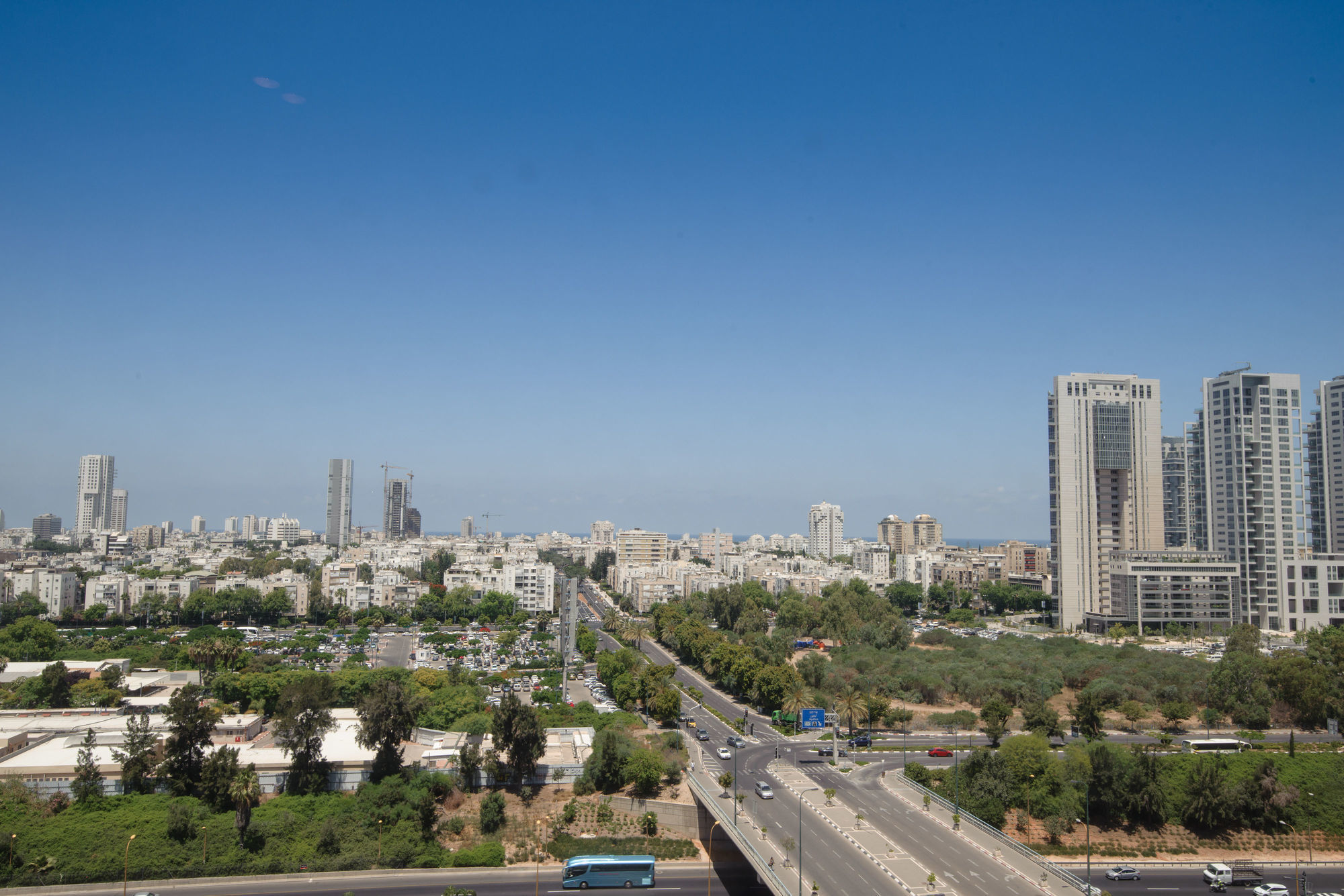 Leonardo City Tower Hotel Tel Aviv Giv'atayim Exteriér fotografie View of Kiryat Jamir