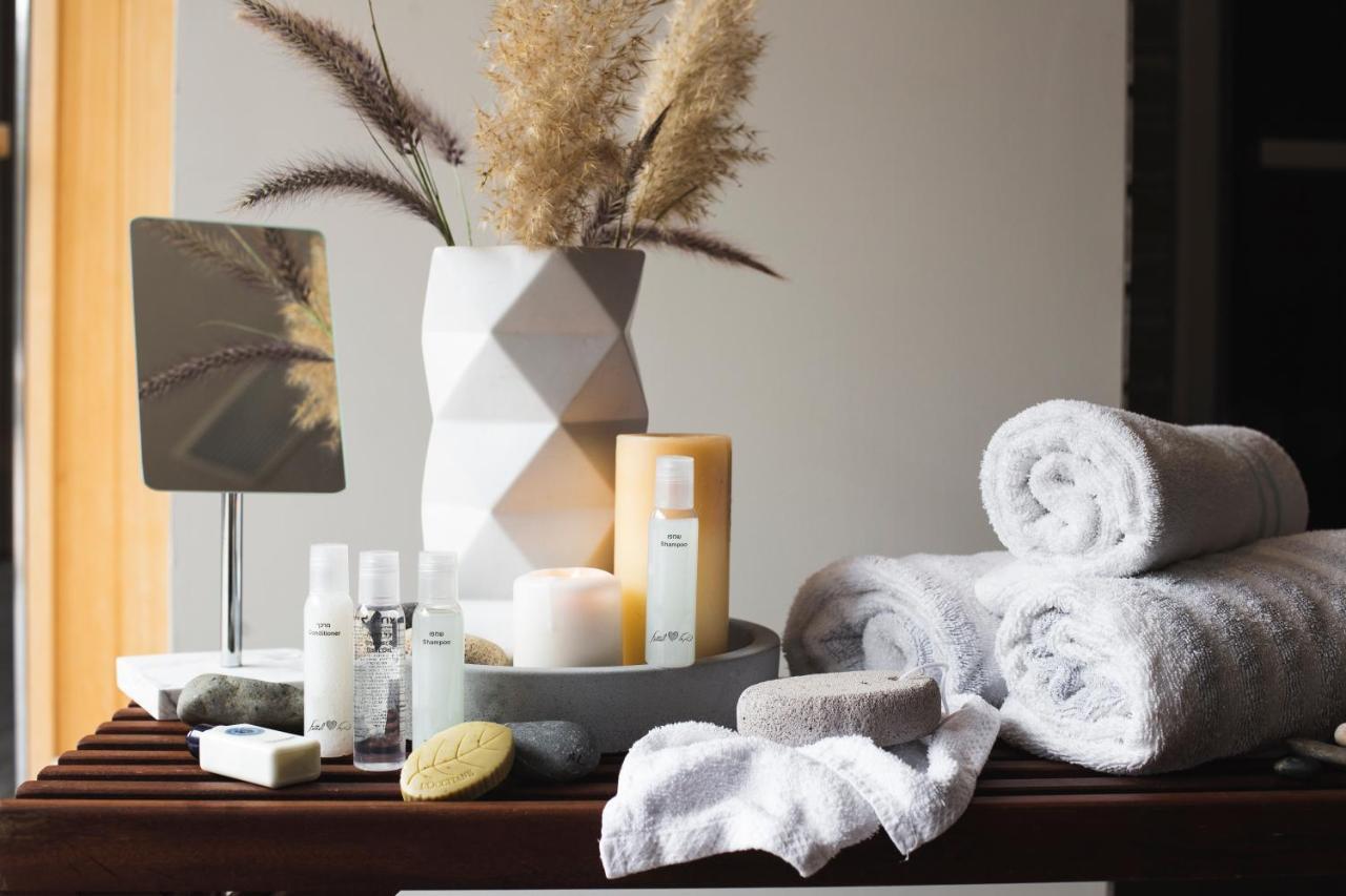 Leonardo City Tower Hotel Tel Aviv Giv'atayim Exteriér fotografie Skincare products